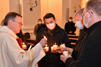 Foto Katholikenrat/be.scho: Katholikenratsmitglieder beim Gottesdienst mit Dechant Buß